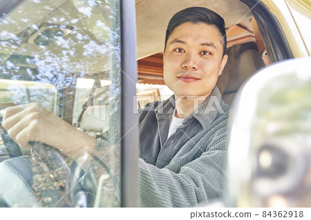 Young man, drive, driving, camping, campsite, travel, hobby, leisure, leisure, outdoor, camper, camping equipment, Korean 84362918