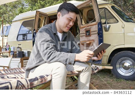 年輕人，露營，露營，旅遊，愛好，休閒，休閒，戶外，露營，帳篷，防水布，露營裝備，韓語 84363112