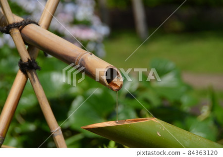 肥後細川庭園：竹石島，石石島，石石島，石石島，日本庭園裡流水的地方 84363120