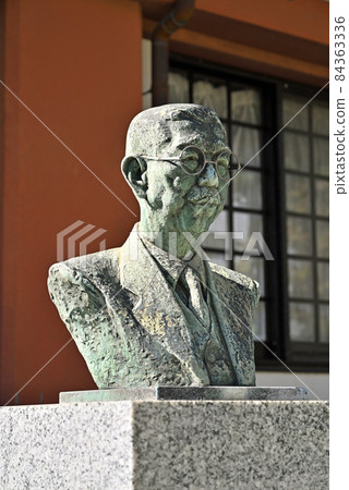 Ikegami walk: Daibo Hongyoji Temple, bust of Mr. Yukiken Ikegami, 30s of the Ikegami family Ikegami walk: Daibo Hongyoji Temple, bust of Mr. Yukiken Ikegami, 30s of the Ikegami family 84363336