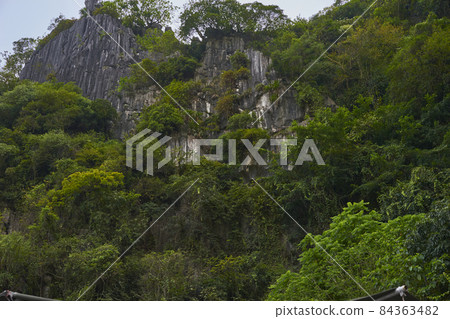 Vietnam Halong Bay 84363482