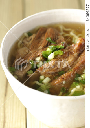 大排骨沖繩蕎麥麵 大排骨沖繩蕎麥麵 84364277