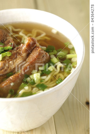 Okinawa soba with large spare ribs 84364278