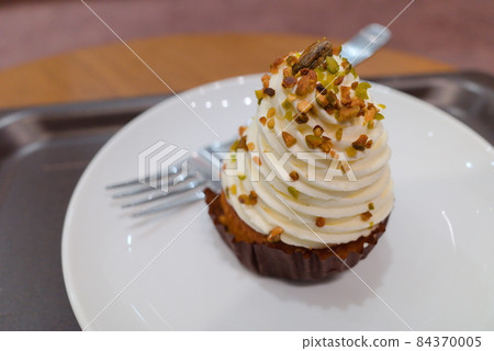 Pistachio cream cake 84370005