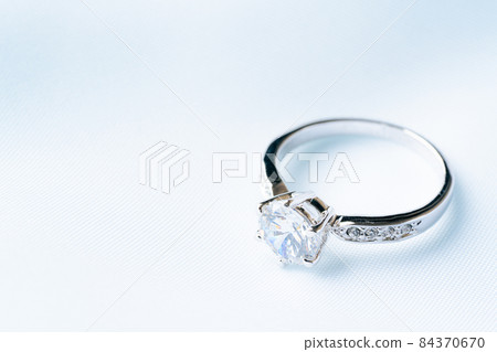 Engagement ring 84370670