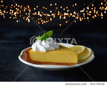slice of lemon tart 84370926