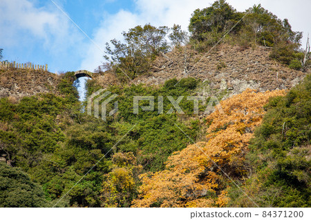 天年寺矢馬井的無名橋和秋葉 天年寺矢馬井的無名橋和秋葉 84371200