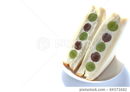 Grape sandwich 84371682