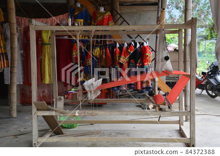Mai Chau Thai weaving machine Mai Chau Thai weaving machine 84372388