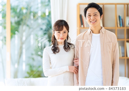 情侶家庭家庭情侶好朋友生活生活方式 84373183