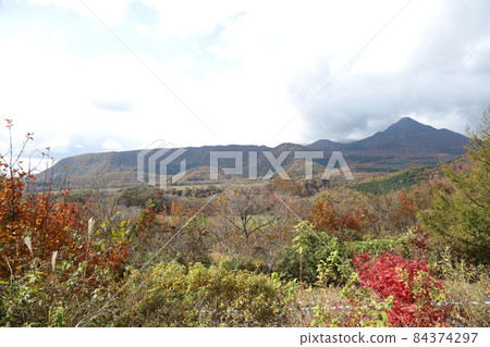 Autumn leaves around Oyama from Kimendai 84374297