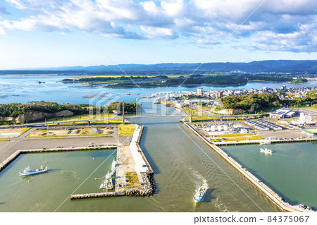 Autumn Matsukawaura and Matsukawaura Bridge (Soma City, Fukushima Prefecture) 84375067