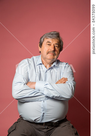 Portrait of elderly man on pink color background 84378099