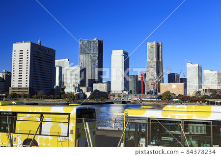 Autumn in Minato Mirai　 84378234