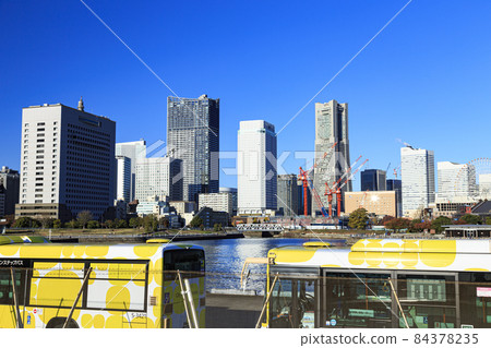 Autumn in Minato Mirai　 84378235