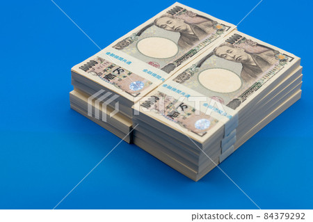 [Finance] Money, wad of bills, 10,000 yen bills [Business] 84379292