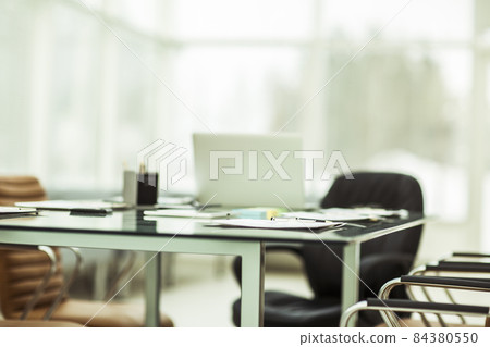 Desk Manager of the company before the working meeting. 84380550