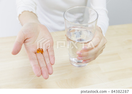 Women who drink supplements 84382287