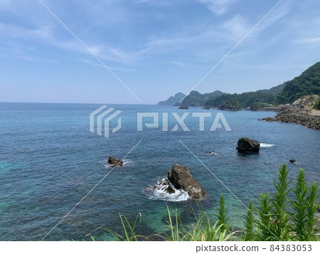 Superb view of rocky shore and ocean 84383053