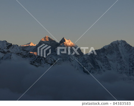 Kangtega and Thamserku at sunset, view from Kala Patthar. 84383583