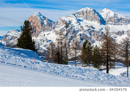 Alpine ski lift with T-bar 84384576