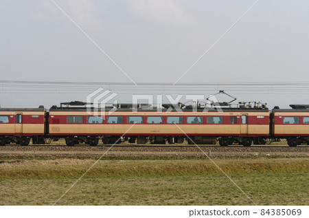 Hokuriku Main Line Mikawa-Kaga Kasama JR West 485 series A07 formation (Kyoto) ⑥ Moha 484-75 sea side 84385069