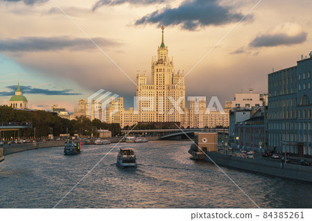 MOSCOW, RUSSIA - September 4,2021: View on the Moskvoretskaya embankment and high-rise building on the Kotelnicheskaya embankment and Moskva-river. Summer cityscape from travel boat. High quality MOSCOW, RUSSIA - September 4,2021: View on the Moskvoretskaya embankment and high-rise building on the Kotelnicheskaya embankment and Moskva-river. Summer cityscape from travel boat. High quality 84385261