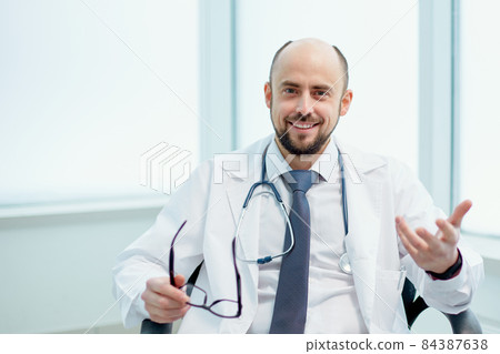 confident male doctor explaining something to his colleague . 84387638