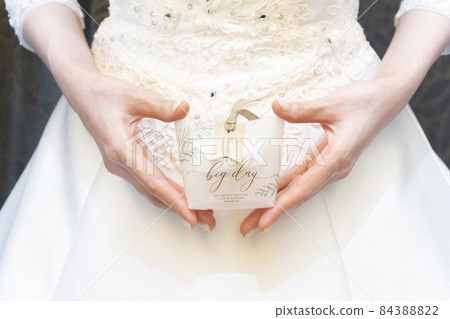 Petit gift for the bride 84388822