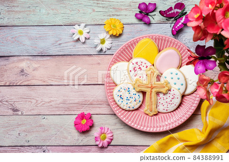 Easter cookies in a plate on pastel background Easter cookies in a plate on pastel background 84388991