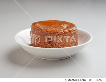 pet food on kitchen table 84390269