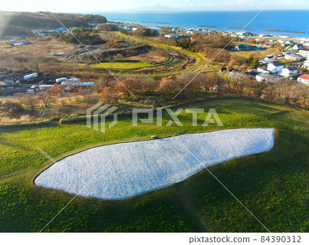 Aerial view of the world heritage Kitakogane Shell Mound in Date City, Hokkaido in late autumn Aerial view of the world heritage Kitakogane Shell Mound in Date City, Hokkaido in late autumn 84390312