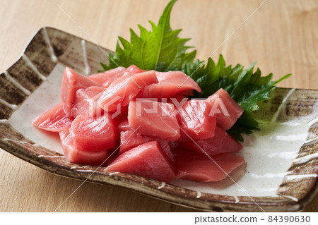 Sashimi of chopped tuna Sashimi of chopped tuna 84390630