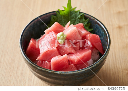 Tuna chopped rice bowl Tuna chopped rice bowl 84390725