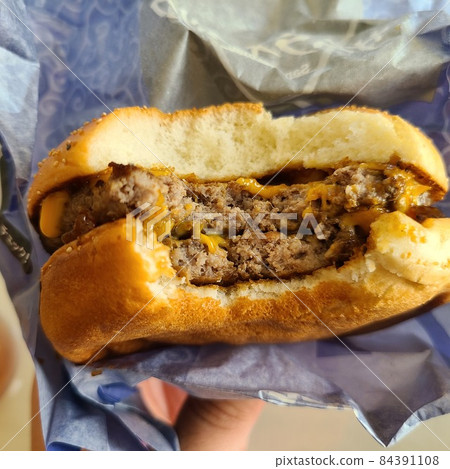 Double cheeseburger 84391108