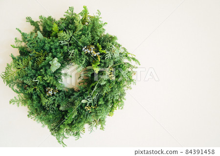 Image of Christmas wreath 84391458