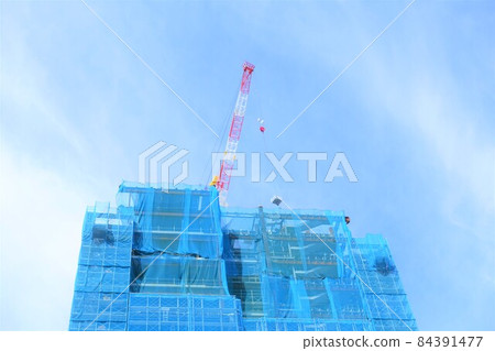 Construction site of a high-rise building using a crane Construction site of a high-rise building using a crane 84391477