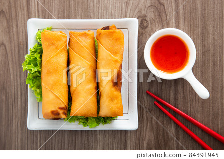 Popiah, deep fried spring rolls Popiah, deep fried spring rolls 84391945