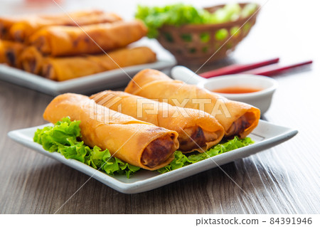 Popiah, deep fried spring rolls Popiah, deep fried spring rolls 84391946