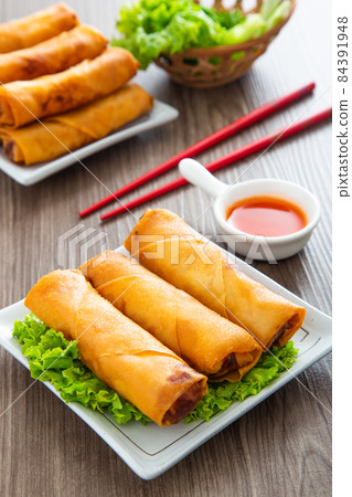 Popiah, deep fried spring rolls 84391948
