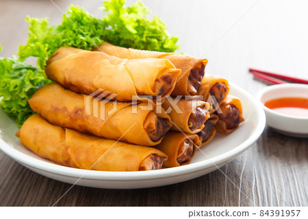 Popiah, deep fried spring rolls 84391957