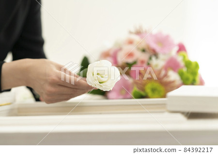 Funeral flower case image 84392217