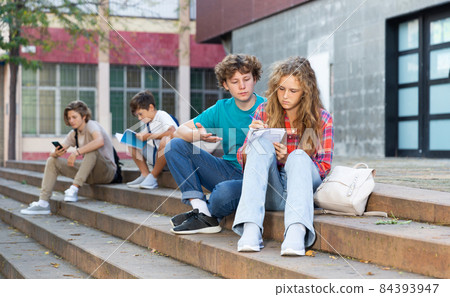 College students prepare together during recess 84393947
