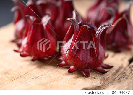 Fresh roselle (Hibiscus sabdariffa), Food coloring and ingredient in beverage, Herbal medicine 84394087