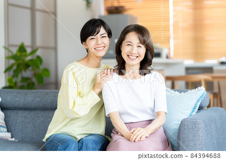 Parents and children relaxing in the living room 84394688