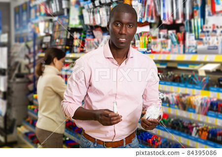 male customer choosing new pen male customer choosing new pen 84395086