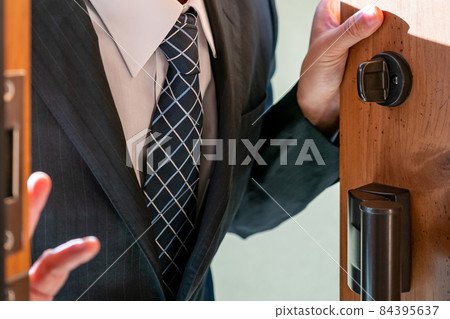 Businessman at the front door 84395637