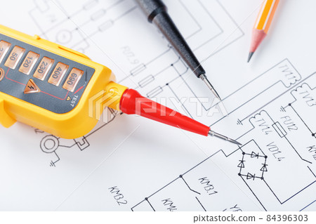 The two-pole voltage indicator lies on the electrical drawing. The two-pole voltage indicator lies on the electrical drawing. 84396303