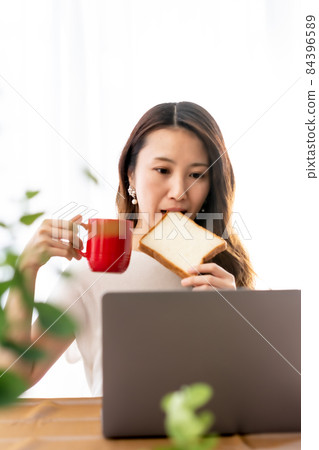 Career woman breakfast Career woman breakfast 84396589