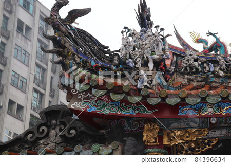 Sculpture of Longshan Temple, an ancient temple in Taiwan 84396634